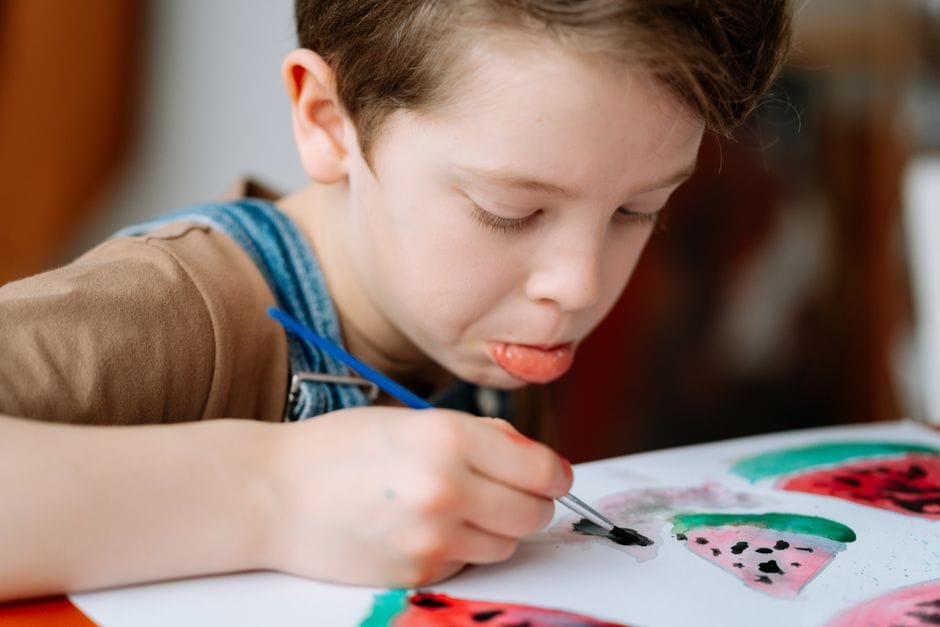Manualidades caseras con niños: crear con lo que hay en casa