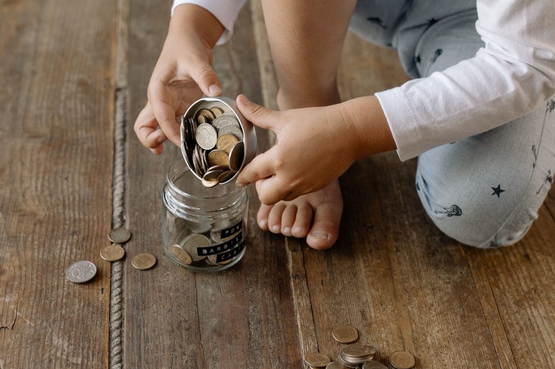 La paga semanal: cómo enseñar a tus hijos el valor del dinero sin dramas