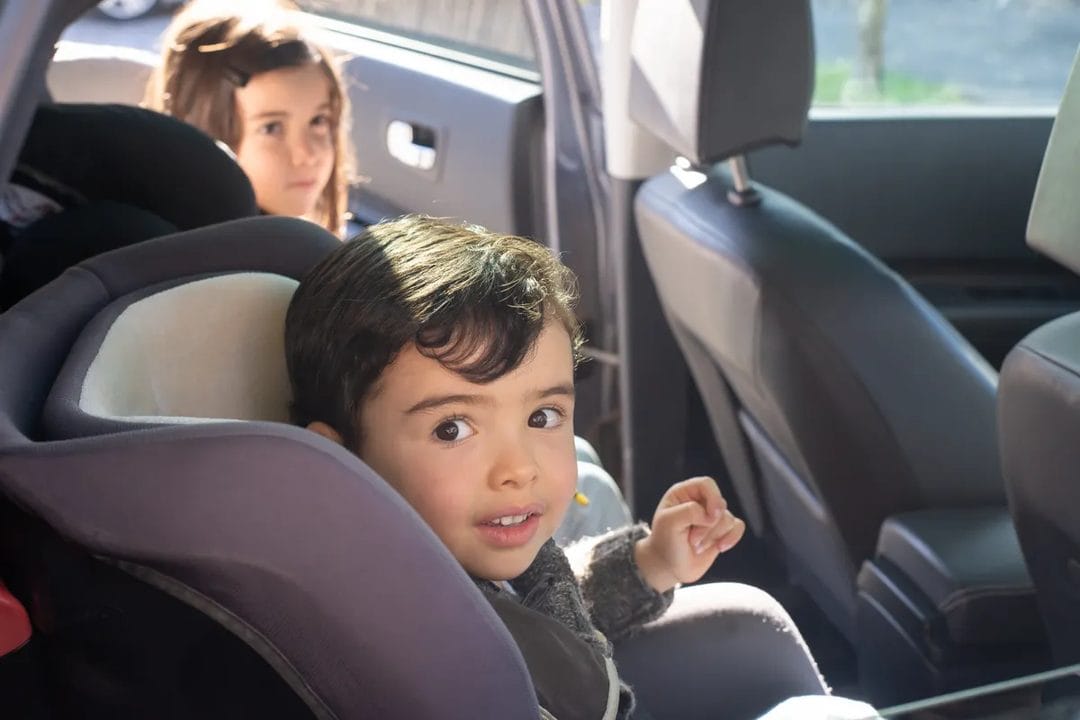 Viajes en coche con niños este verano: cómo sobrevivir a los trayectos largos sin dramas