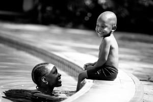 Ahogamiento silencioso en la piscina: la señal que la mayoría de los padres no ve a tiempo