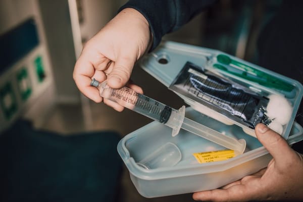 Botiquín y primeros auxilios en casa: estar preparado sin alarmarse