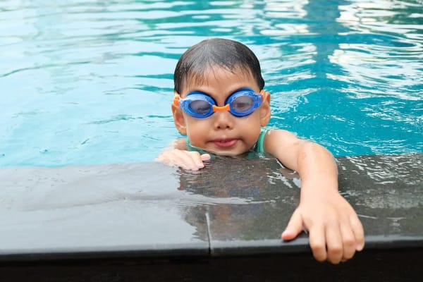Otitis del nadador en niños: cómo prevenirla en las últimas semanas de piscina