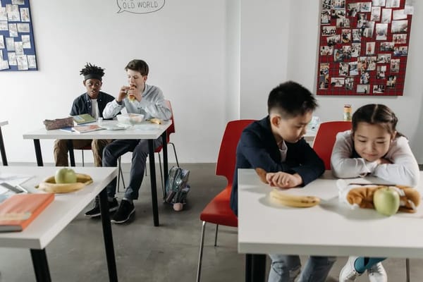 El comedor escolar en España: cuánto cuesta realmente y cuándo compensa la tartera